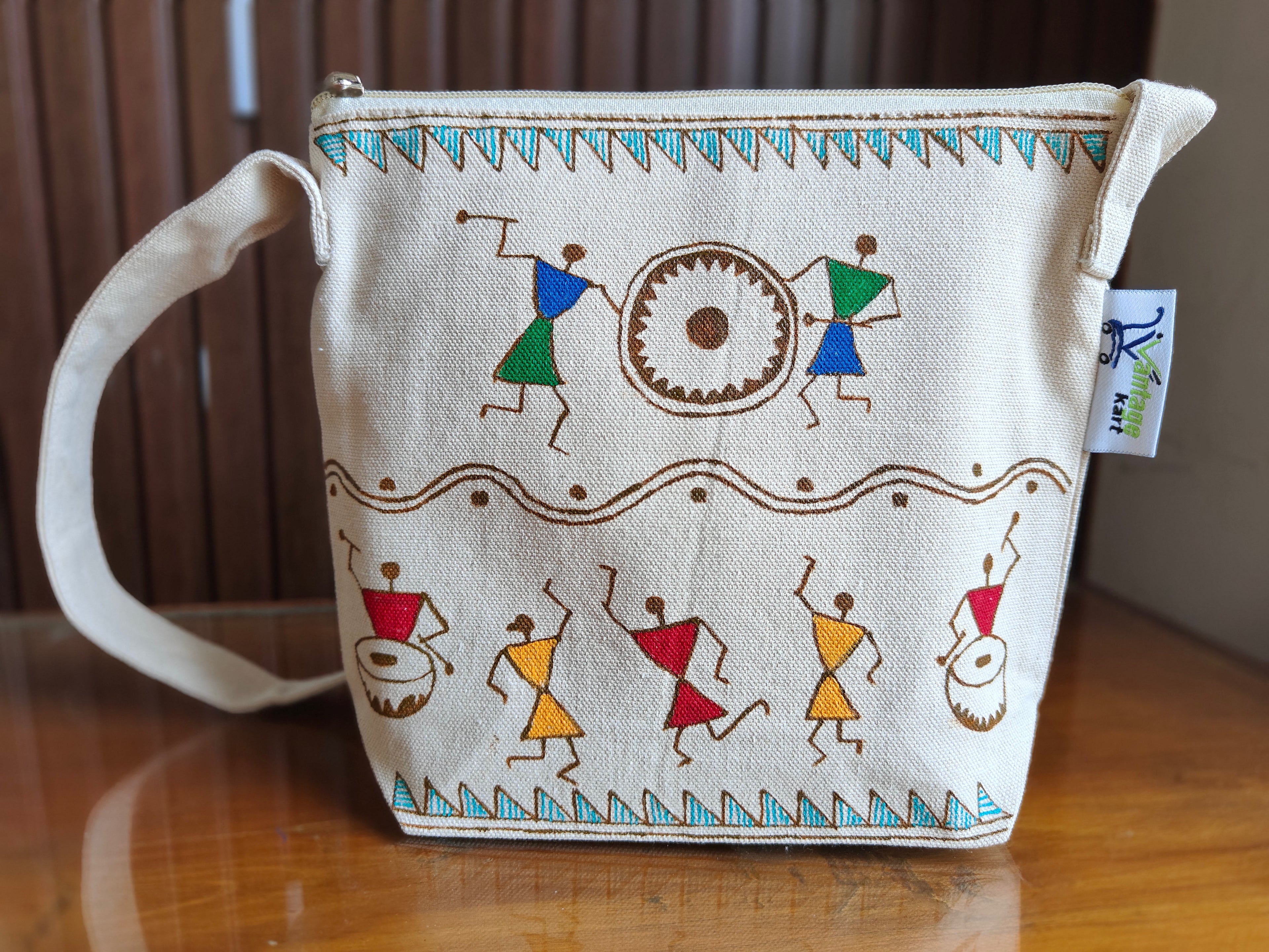 Sling bag with fixed belt