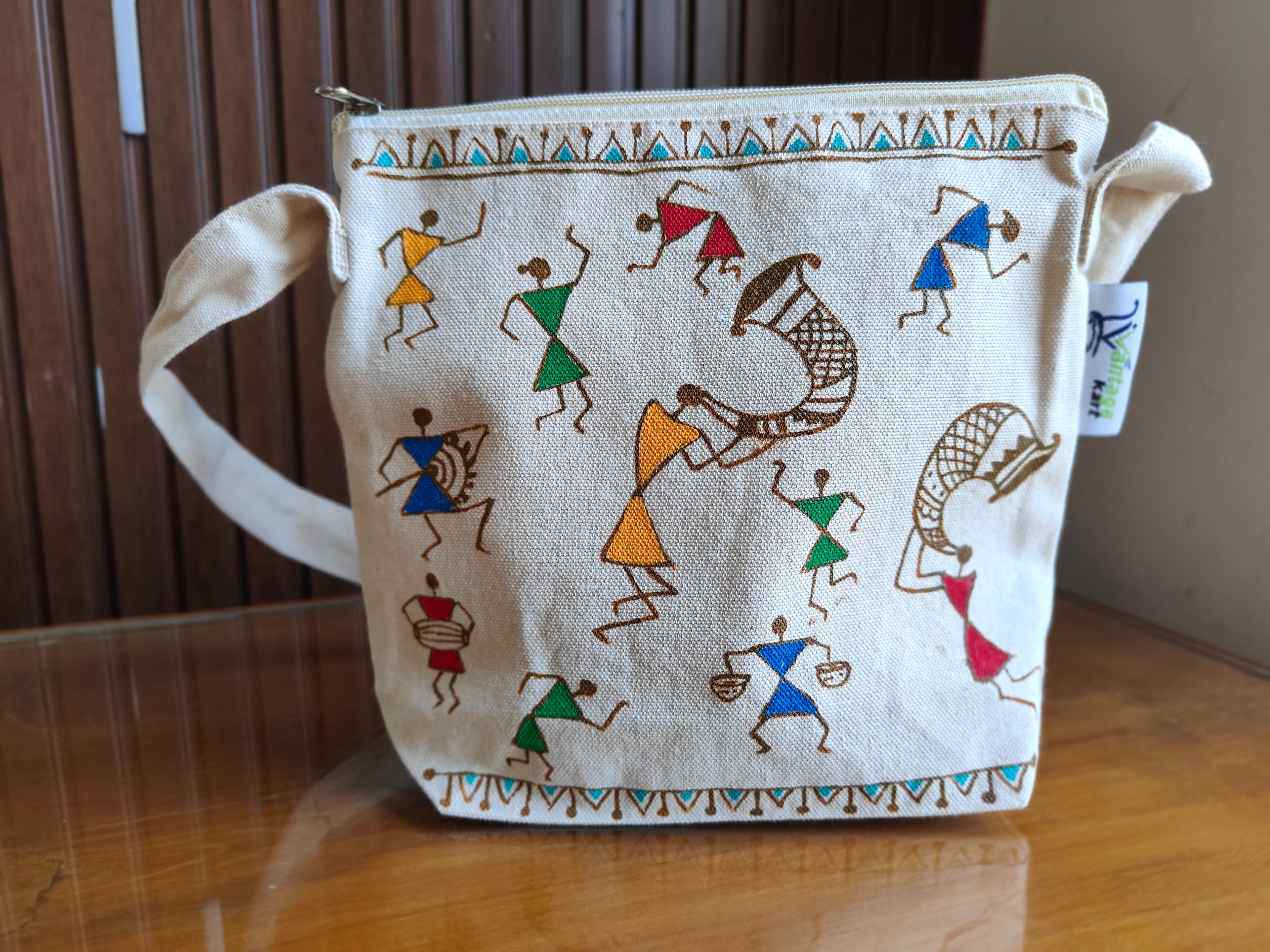 Sling bag with fixed belt