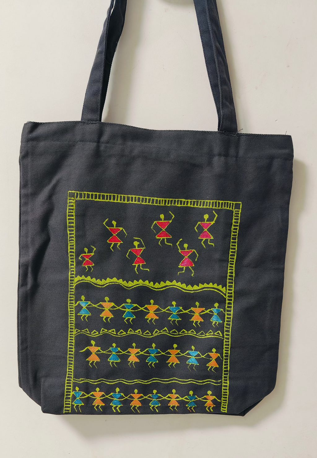Tote bag with zip