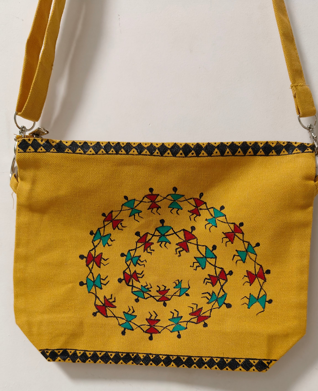 Sling bag with adjustable belt