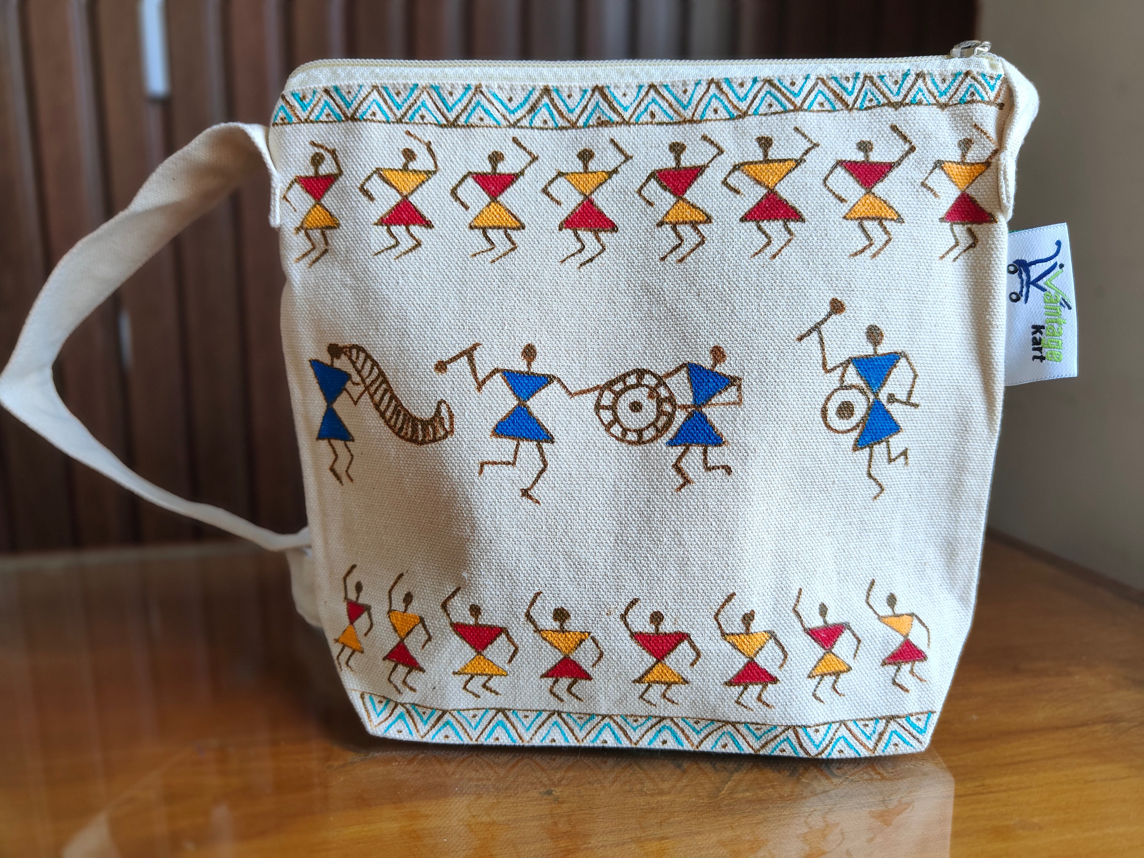 Sling bag with fixed belt